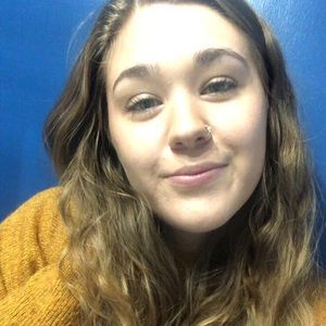 Meet your Posher, Chloe